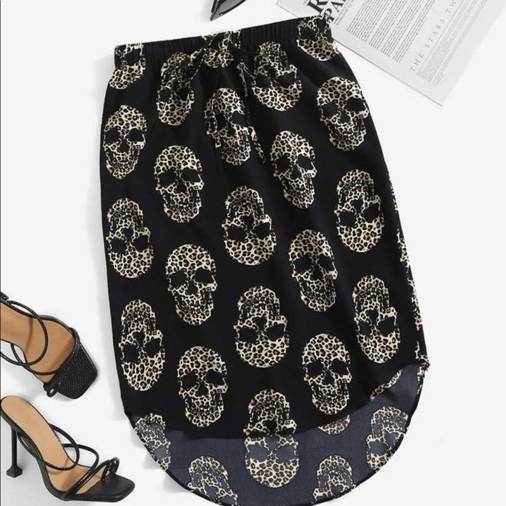 Skull High-Low Skirt